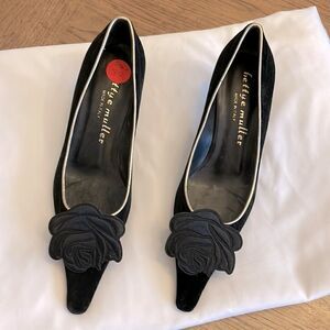bettye muller velvet pointy toe low heeled pumps.  New without box